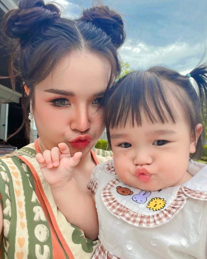 แห่ส่งกำลังใจ "เจนนี่ ได้หมดถ้าสดชื่น" ประสบอุบัติเหตุรถพลิกคว่ำตกข้างทาง