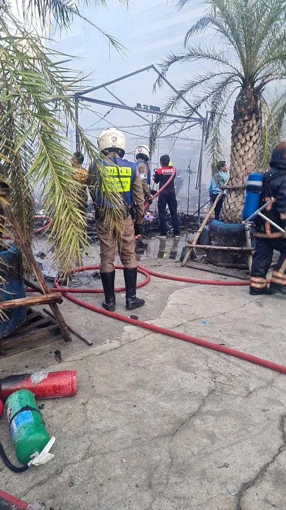 กู้ภัยฯ ล้อมจับหัวขโมย อาศัยจังหวะไฟไหม้จ๊อดแฟร์ ย่องลักทรัพย์ร้านค้า