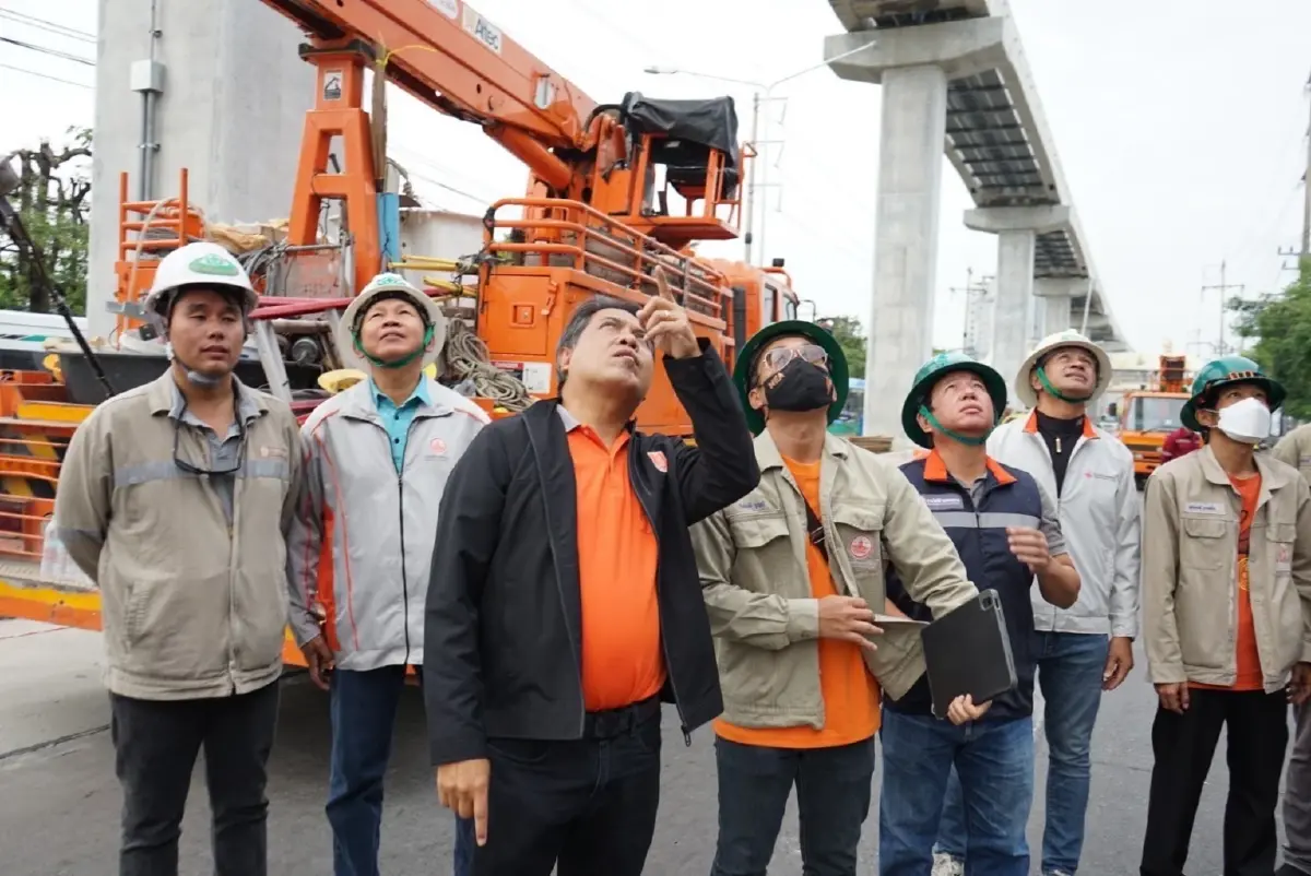 MEA ตรวจเหตุรางจ่ายกระแสไฟฟ้า รถไฟฟ้าสายสีชมพู ร่วงทับสายไฟฟ้า