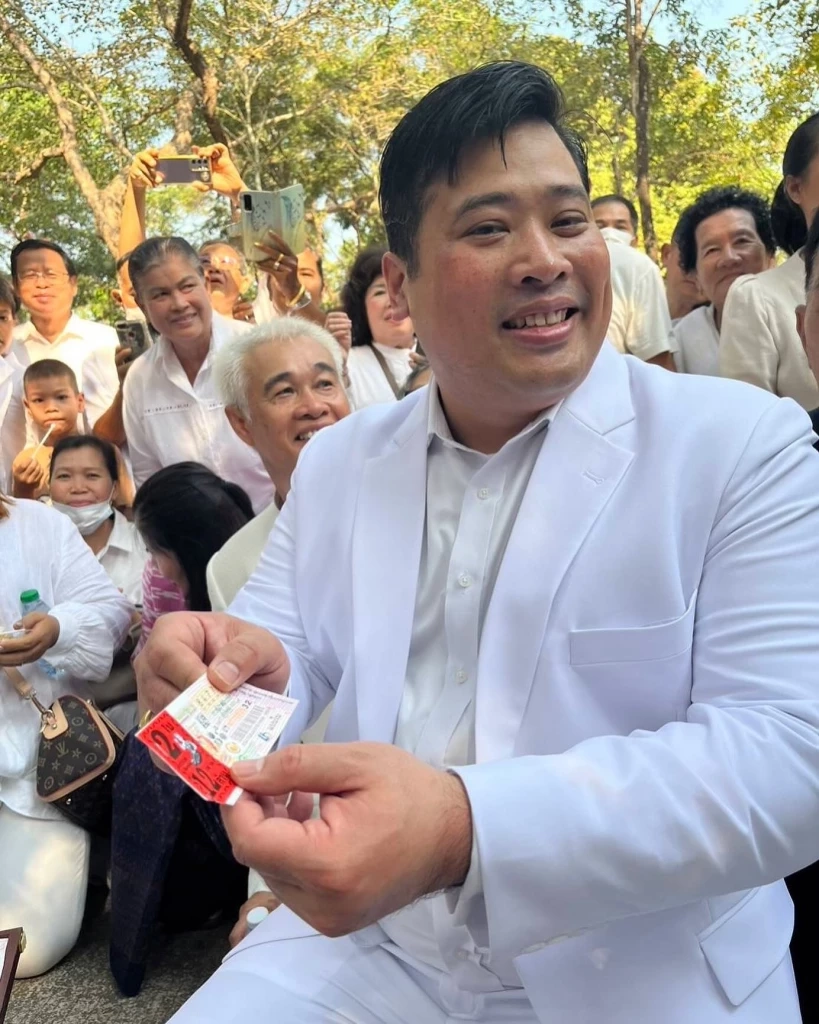 "ท่านอ้น" โพสต์ภาพซื้อ"ลอตเตอรี่" โซเชียลแห่ถามตัวเลข ท่านมาตอบแบบนี้