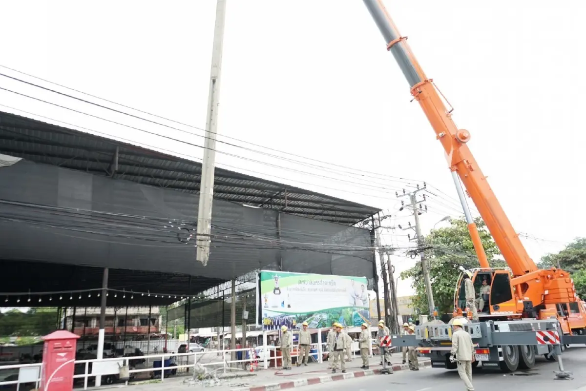 MEA ตรวจเหตุรางจ่ายกระแสไฟฟ้า รถไฟฟ้าสายสีชมพู ร่วงทับสายไฟฟ้า