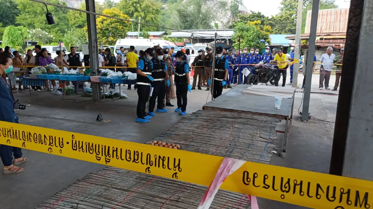 น้องชายจ่อยิงพี่ชายดับกลางตลาดนัด ก่อนตามยิงพี่สะใภ้ถึงบ้านอีกศพ
