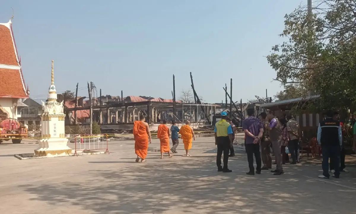 ชาวบางกระทุ่มเศร้า ไฟไหม้ศาลาการเปรียญไม้สัก เผาวอดหมด เสียหายกว่า 200 ล้าน