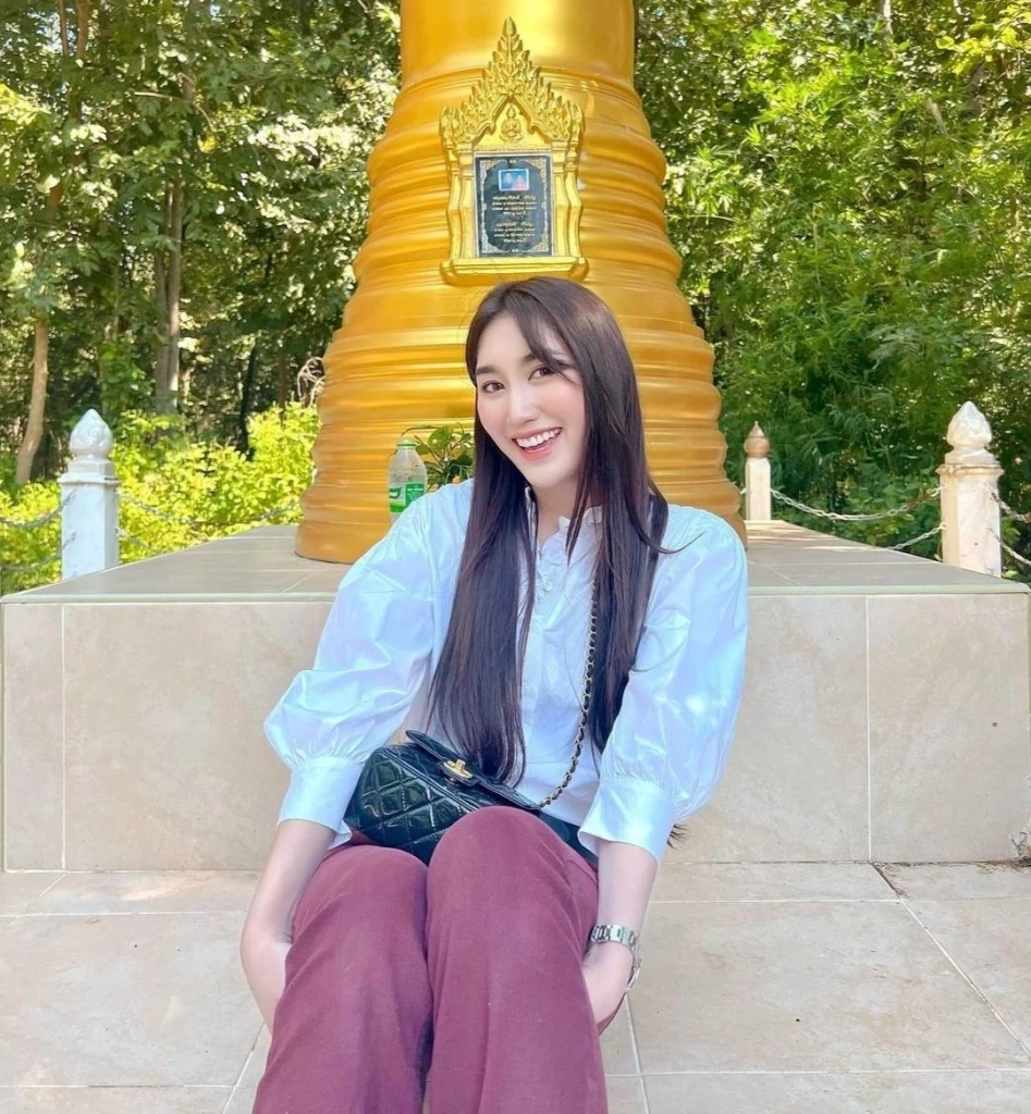 แฟน ๆ แห่ให้กำลังใจ เบสท์ รักษ์วนีย์ หลัง สมรักษ์ คำสิงห์ เจอคดีสาว 17