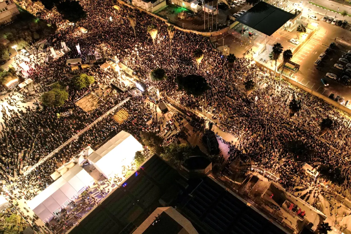 ญาติตัวประกันชุมนุมกดดันอิสราเอลเจรจาช่วยชีวิต