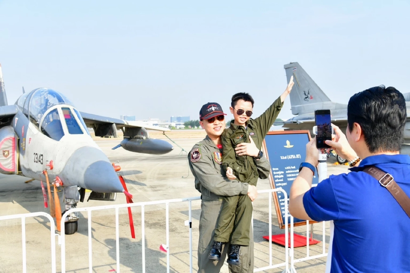 สีสันวันเด็ก! กองทัพ เปิดฐานที่มั่น จัดโชว์ยุทโธปกรณ์ เด็กๆร่วมงานคึกคัก