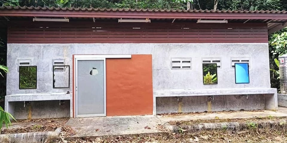 ทสจ.สตูล สั่งเด้งควาย หลังเพจดังแฉ อาคารในสังกัดถูกทิ้งร้างจนทุยเข้าอยู่