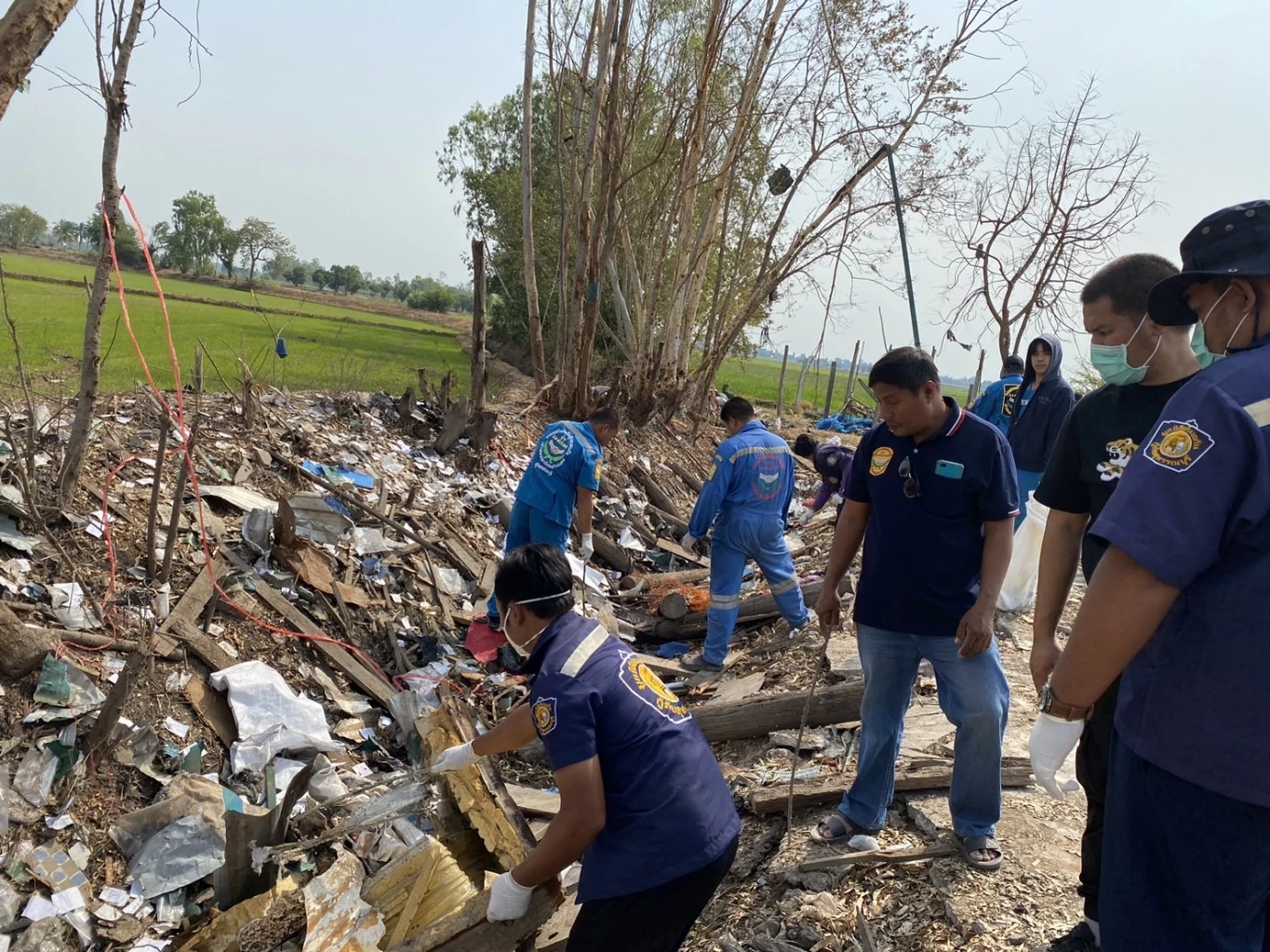 สุดสลด! เก็บซากชิ้นเนื้อเหยื่อพลุระเบิด สุพรรณฯ 10 ถุงปุ๋ย จ่อฌาปนกิจอีกรอบ