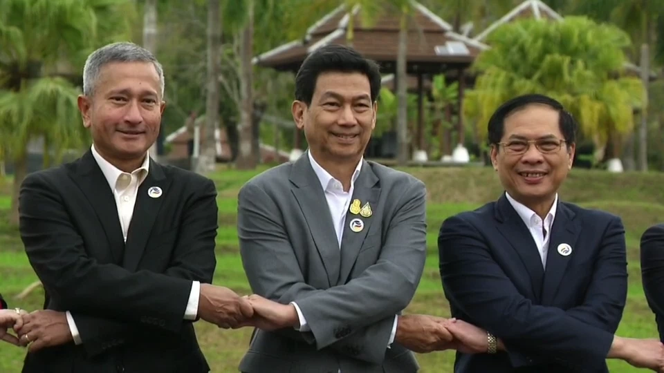 ปานปรีย์ ร่วมประชุมรัฐมนตรีต่างประเทศอาเซียน