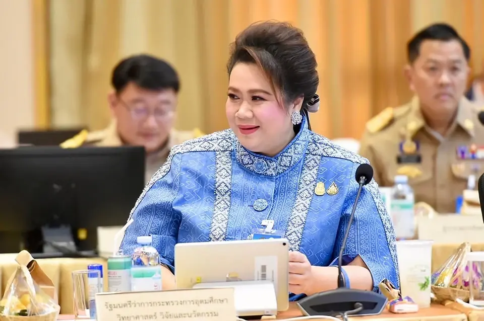 นางสาวศุภมาส อิศรภักดี รัฐมนตรีว่าการกระทรวงอุดมศึกษา 