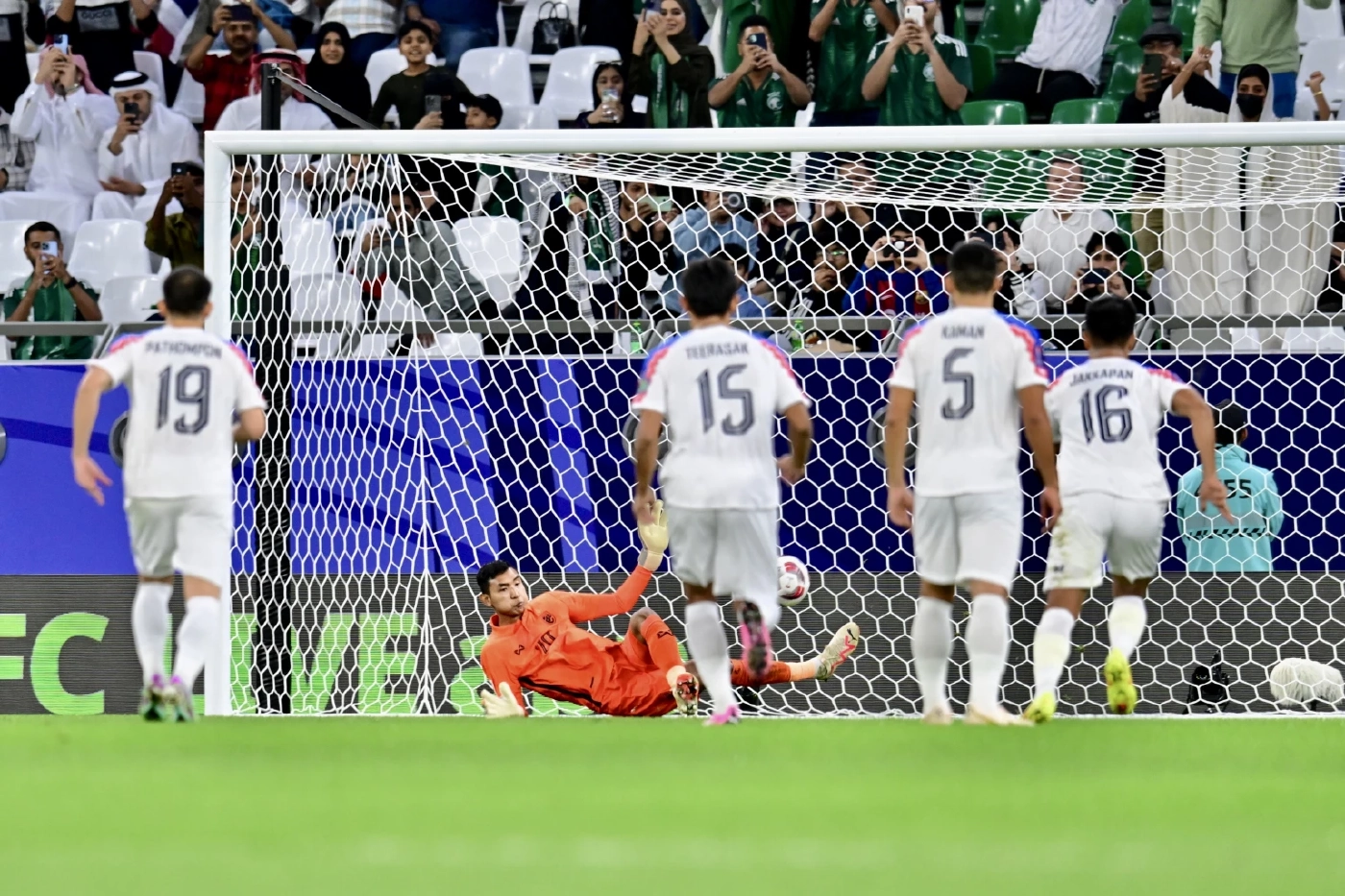 "ทีมชาติไทย" เสมอ ซาอุฯ 0-0คว้ารองแชมป์กลุ่ม ลิ่วชน อุซเบฯ