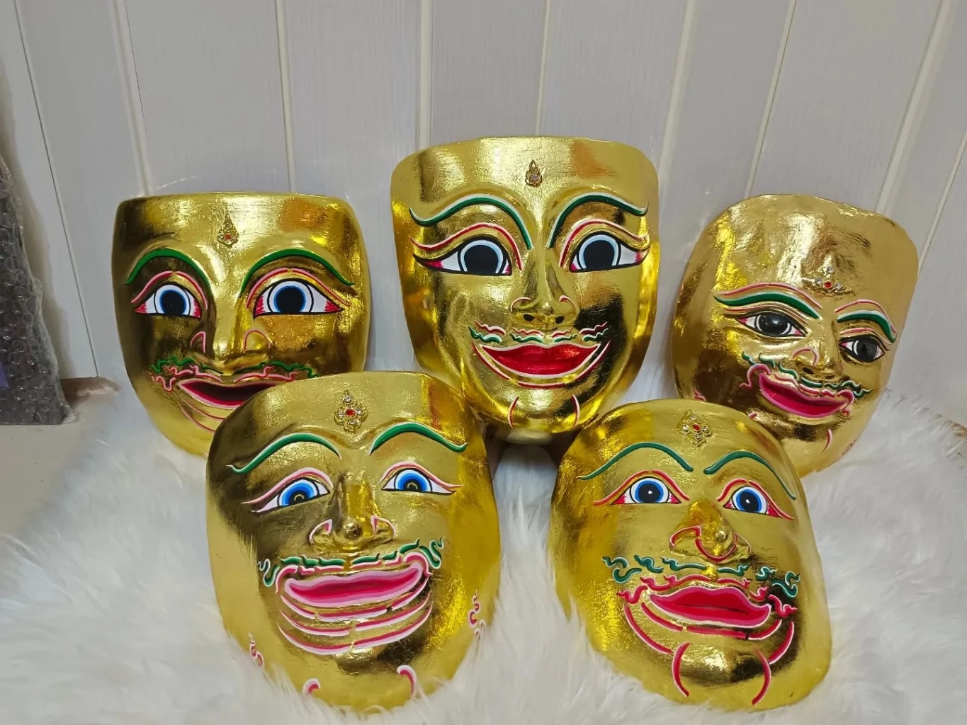 เปิดความเชื่อ "นะหน้าทอง" พิธีเสริมเสน่ห์จาก "พระลักษณ์" สู่มหานิยม 9 จุด