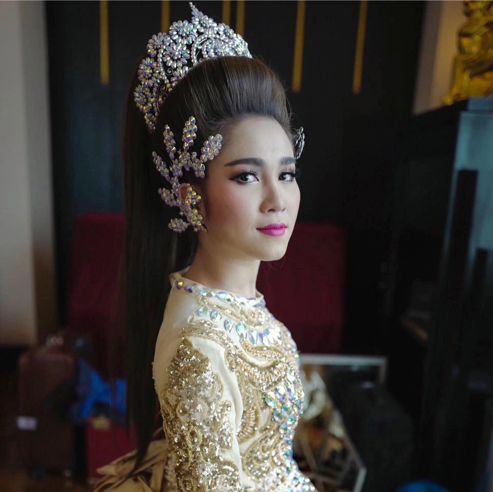 ทำความรู้จัก "วิรดา วงศ์เทวัญ" นางเอกลิเก นักร้องชื่อดัง น้องสาว กุ้ง สุธิราช