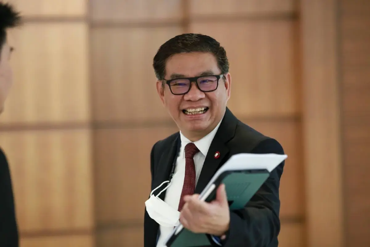 สมชัย ศรีสุทธิยากร