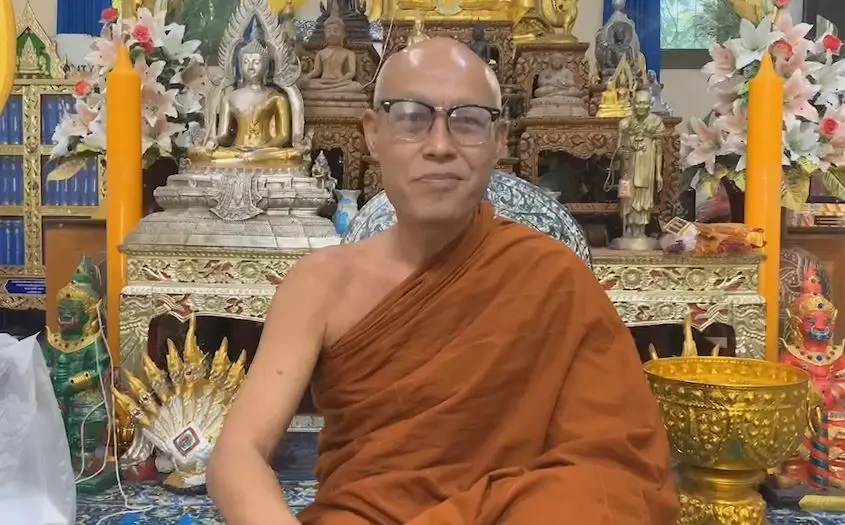 หลวงพ่อฉันต้มปลา เจอ "ตะขอเบ็ด" โชคดียังไม่กลืน ฝากเป็นอุทาหรณ์