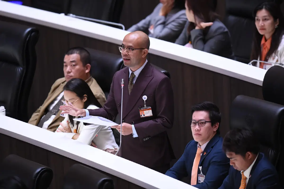 "ก้าวไกล" รุมสับงบ 67 ตั้งเงินดูคุณภาพชีวิตคนไทย ไม่สมยกเป็นวาระแห่งชาติ