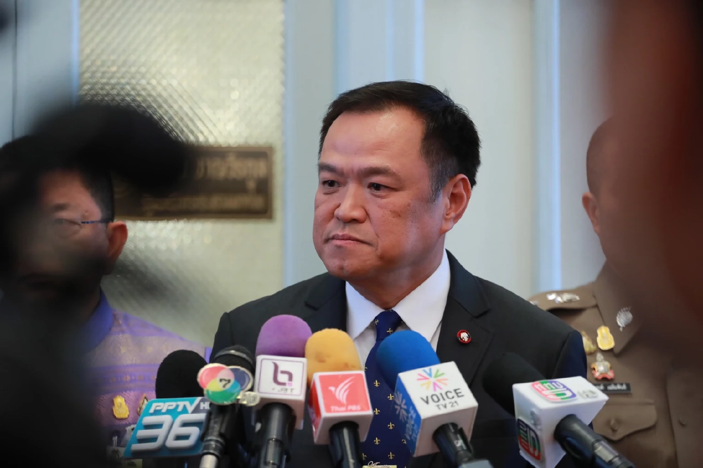 นายอนุทิน ชาญวีรกูล รองนายกรัฐมนตรี และ รมว.มหาดไทย 