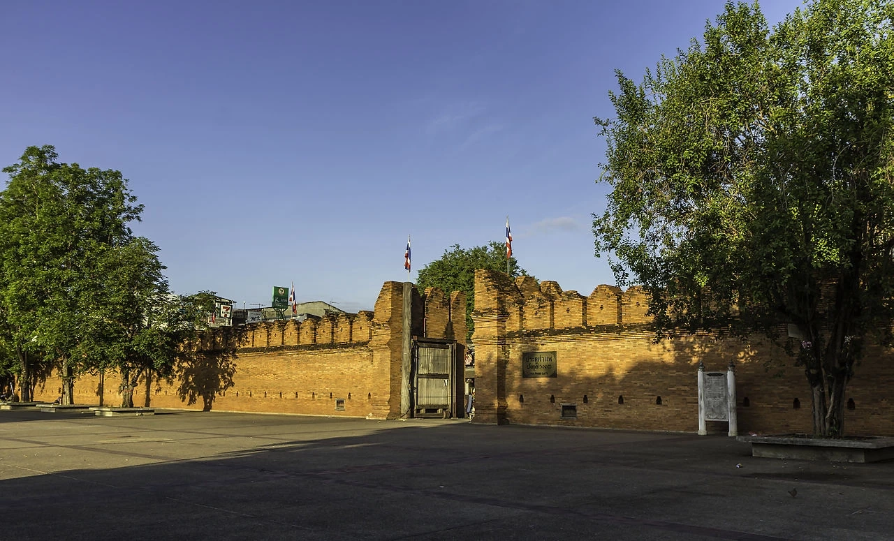 ช็อตฟีลชาวเน็ต เมื่อรู้ "ประตูท่าแพ" ไม่ใช่โบราณสถาน แล้วความจริงเป็นยังไง