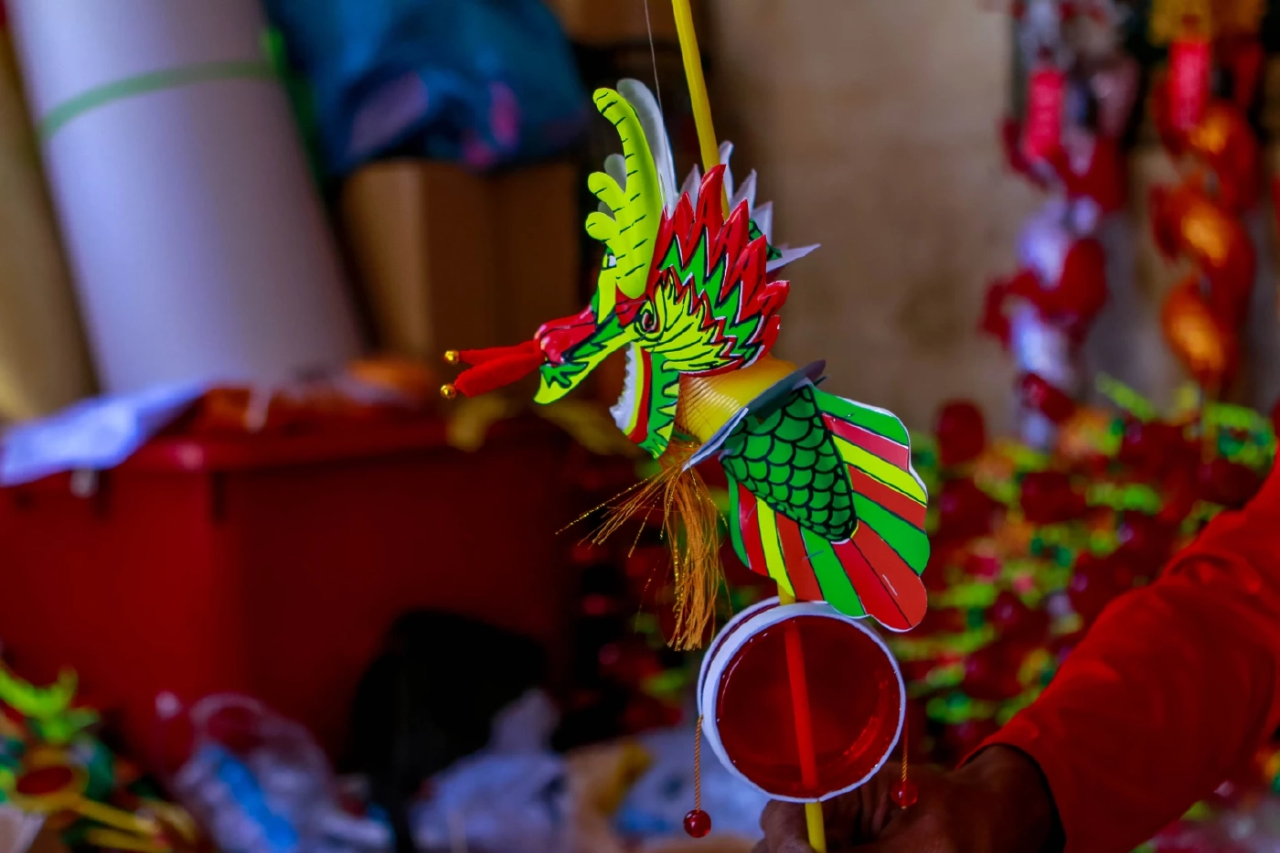 เคยเล่นกันไหม? "ป๋องแป๋ง" ของเล่นในตำนาน ผู้ค้าเร่งทำ เตรียมขายช่วงตรุษจีน