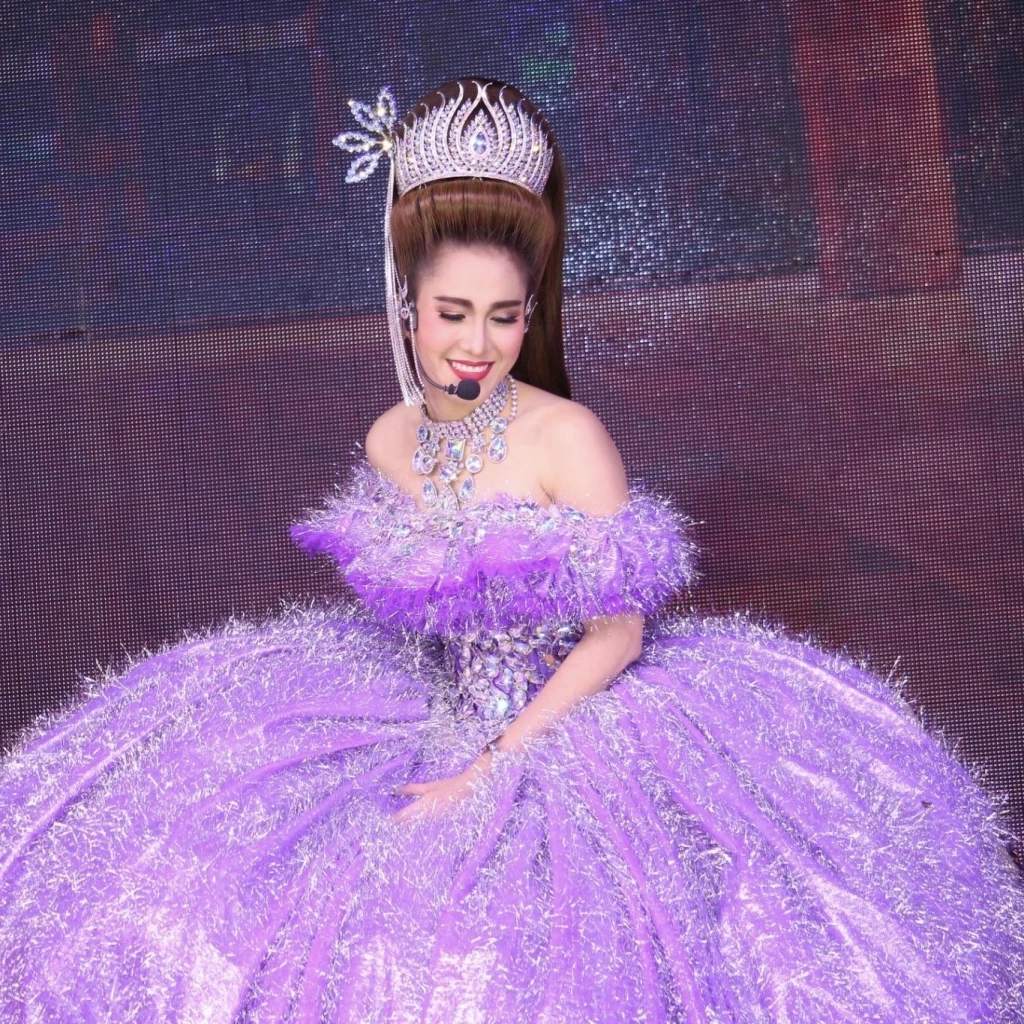 ทำความรู้จัก "วิรดา วงศ์เทวัญ" นางเอกลิเก นักร้องชื่อดัง น้องสาว กุ้ง สุธิราช