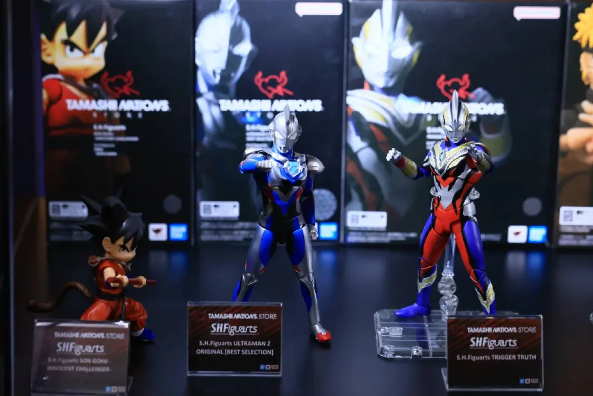 ฉลองวันเด็กปล่อยลำแสงครั้งแรกในไทย Ultraman Blazar สูง 2 เมตร ที่ไอคอนสยาม
