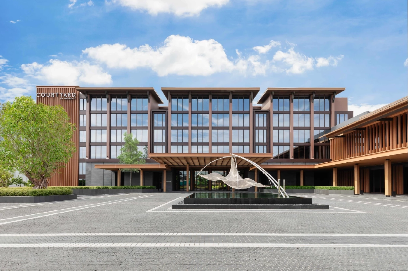 พาไปเช็คอิน "โรงแรม" แลนด์มาร์คแห่งใหม่โซนลาดกระบัง