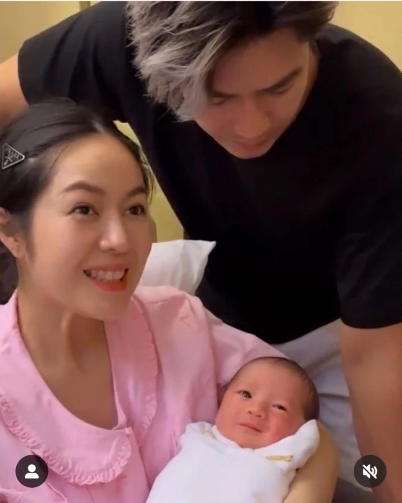 ส่องความหล่อ น้องสเปซ ลูกชาย พ่อเป๊ก-แม่นิว ชาวเน็ตชมหน้าตาดีแต่เกิด