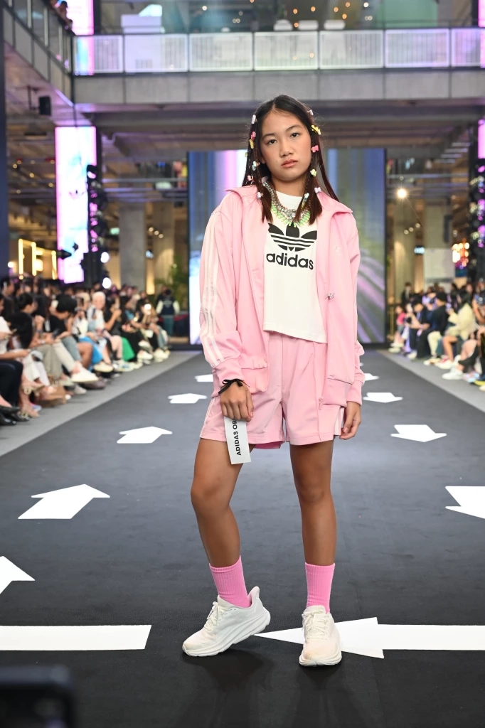 เก็บตกสีสันวันเด็ก ลูกดาราคนดัง ศิลปินรุ่นใหม่ ร่วมเดินแบบอวดความน่ารัก