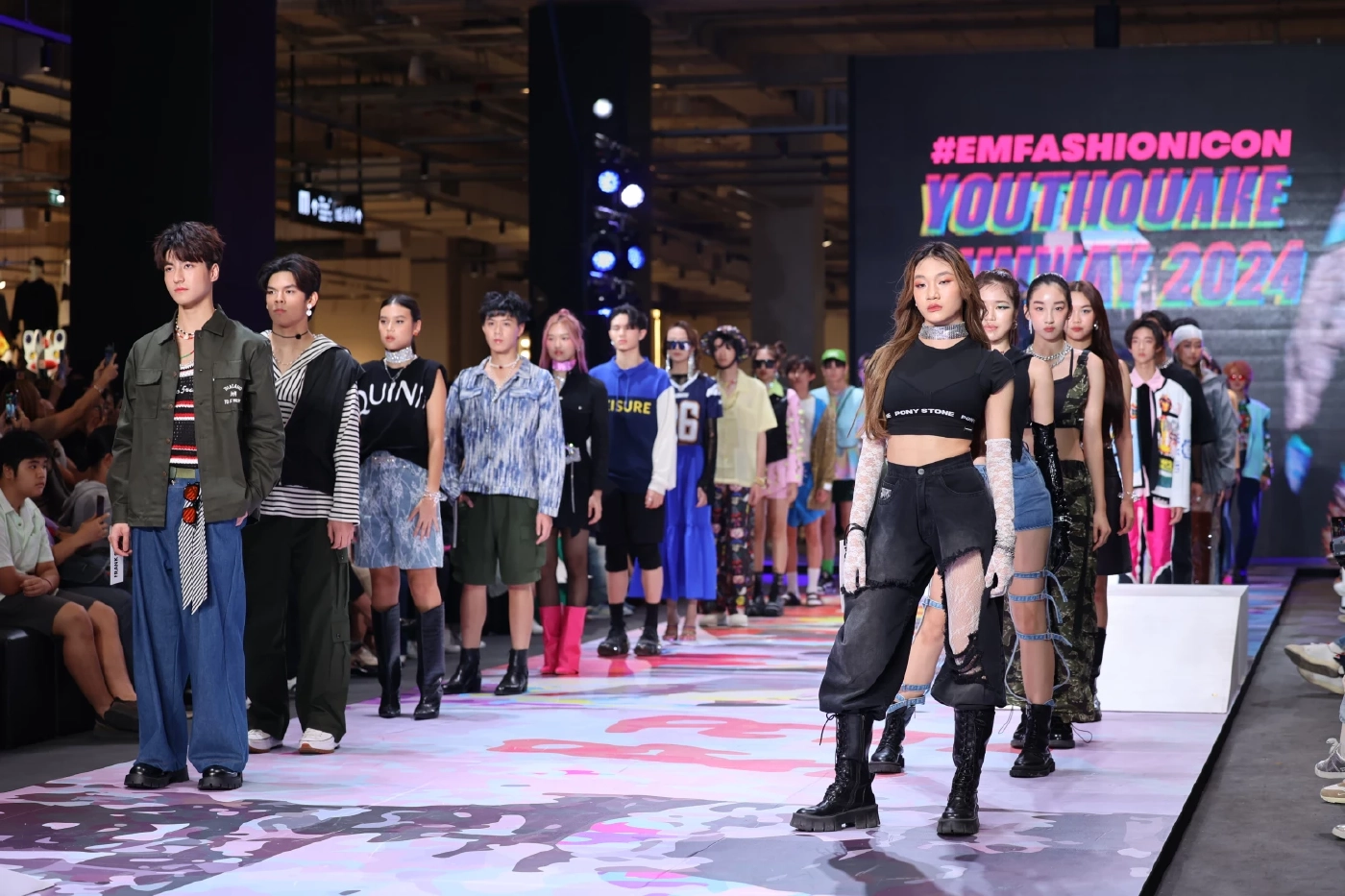 เก็บตกสีสันวันเด็ก ลูกดาราคนดัง ศิลปินรุ่นใหม่ ร่วมเดินแบบอวดความน่ารัก