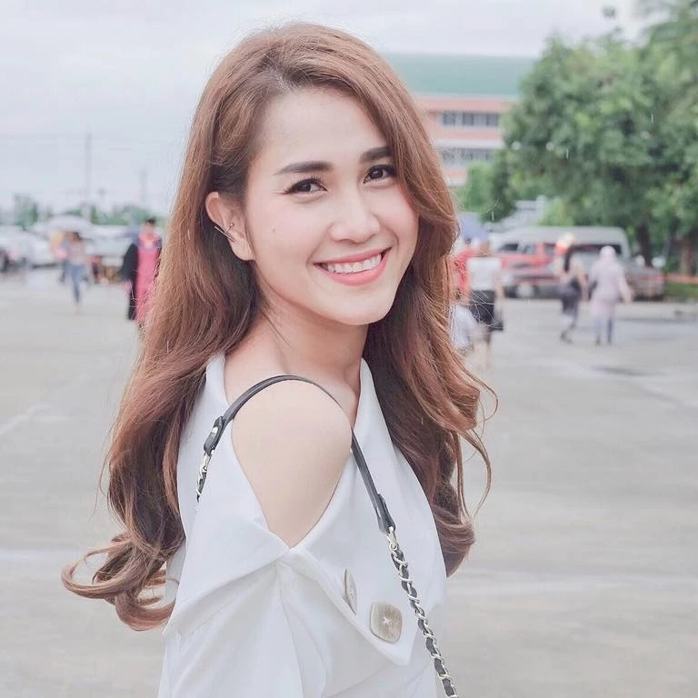 ทำความรู้จัก "วิรดา วงศ์เทวัญ" นางเอกลิเก นักร้องชื่อดัง น้องสาว กุ้ง สุธิราช