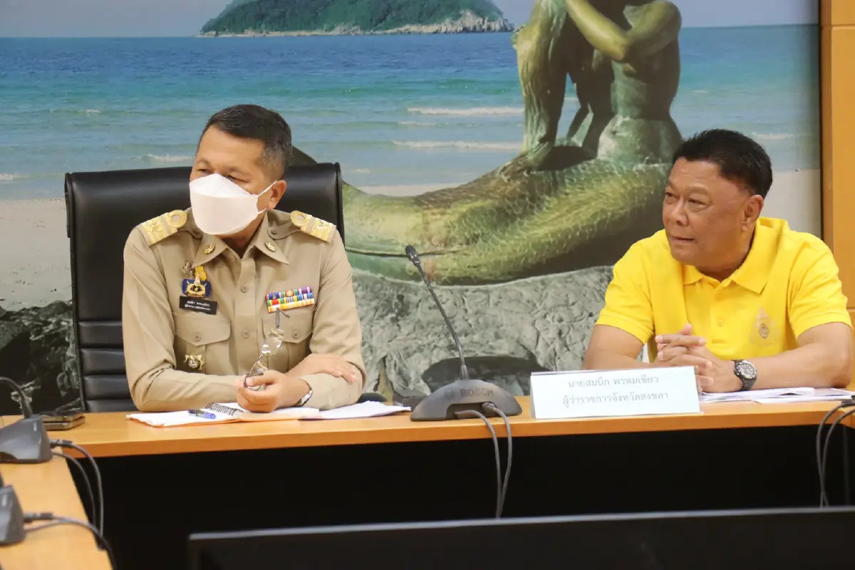 เดือด! ม็อบหาบเร่แผงลอยริมหาดบุกร้องผู้ว่าสั่งยุติขึ้นค่าธรรมเนียม