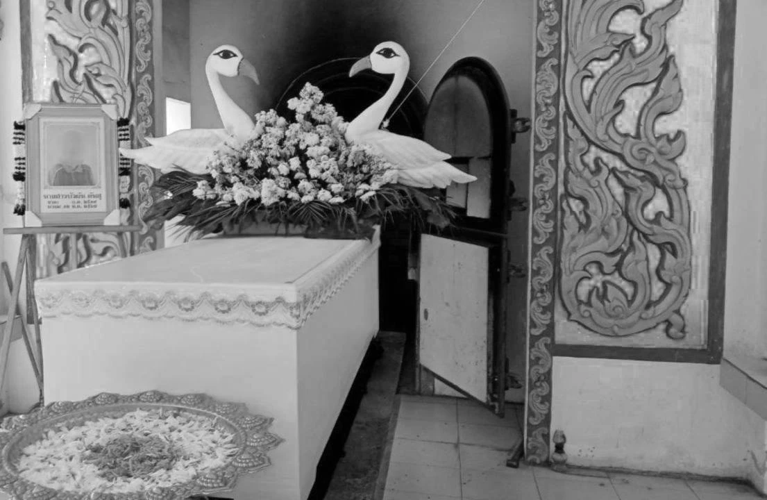 บรรยากาศเศร้า ชาวบ้านร่วมอาลัย ในพิธีฌาปนกิจ "ป้าบัวผัน"