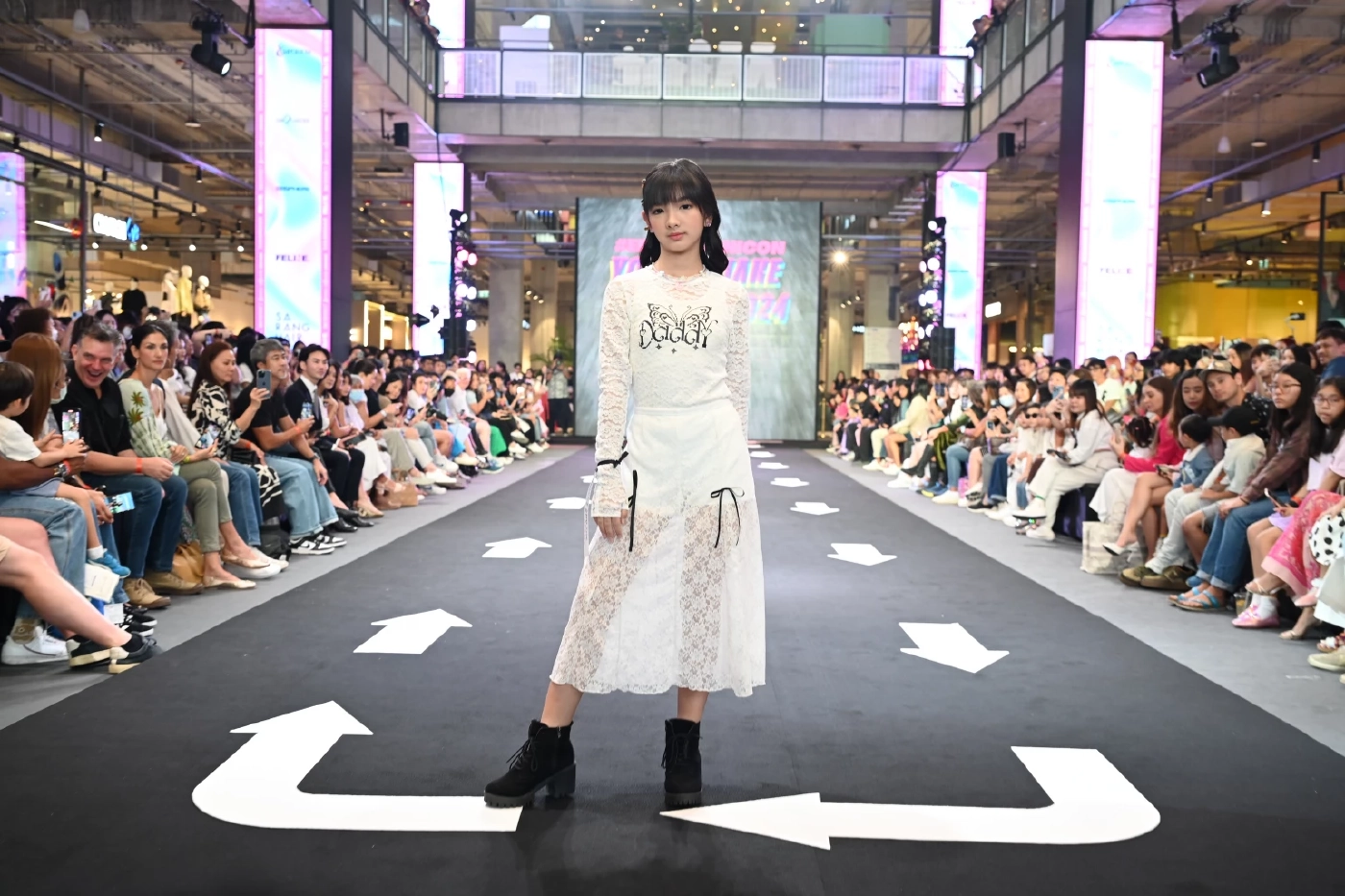 เก็บตกสีสันวันเด็ก ลูกดาราคนดัง ศิลปินรุ่นใหม่ ร่วมเดินแบบอวดความน่ารัก