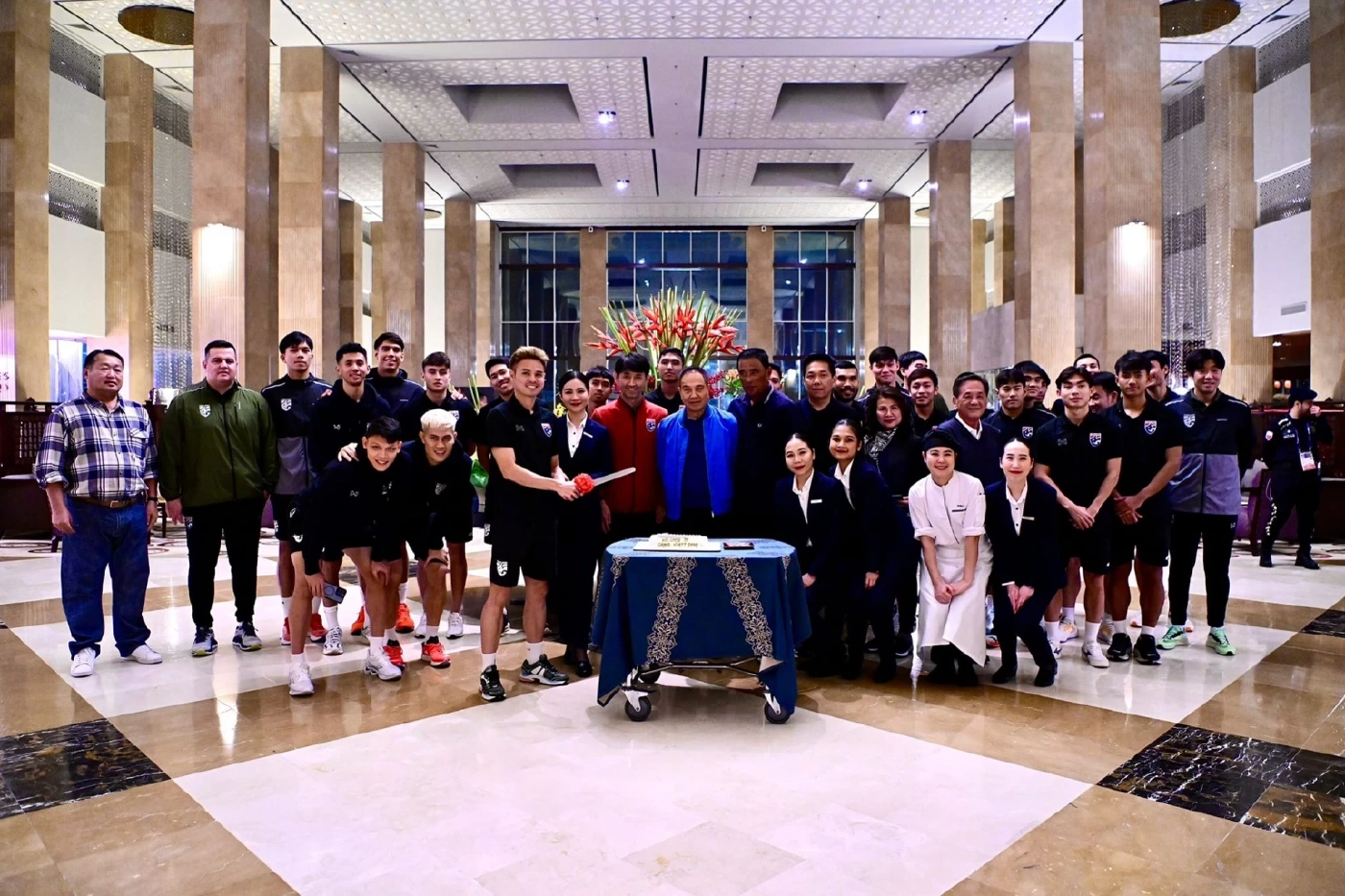 "ทีมชาติไทย" ซ้อมเข้มก่อนดวล คีร์กีซสถาน "สมยศ" บุกกาตาร์ร่วมให้กำลังใจ