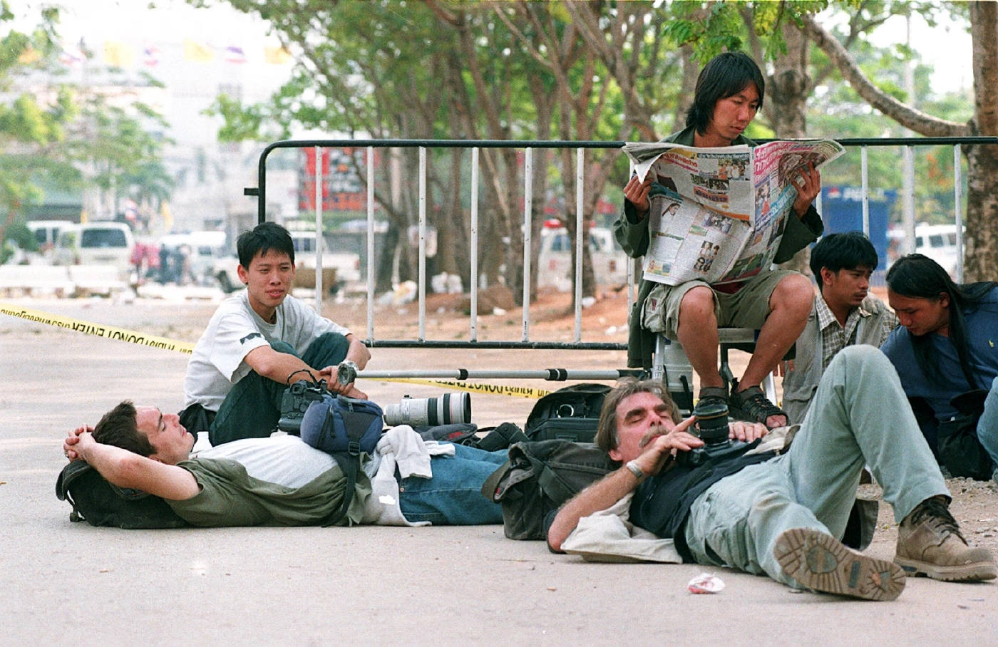 ผู้สื่อข่าวเฝ้าติดตามข่าว กะเหรี่ยง กลุ่ม ก๊อดอาร์มี่ บุกยึดโรงพยาบาลราชบุรี