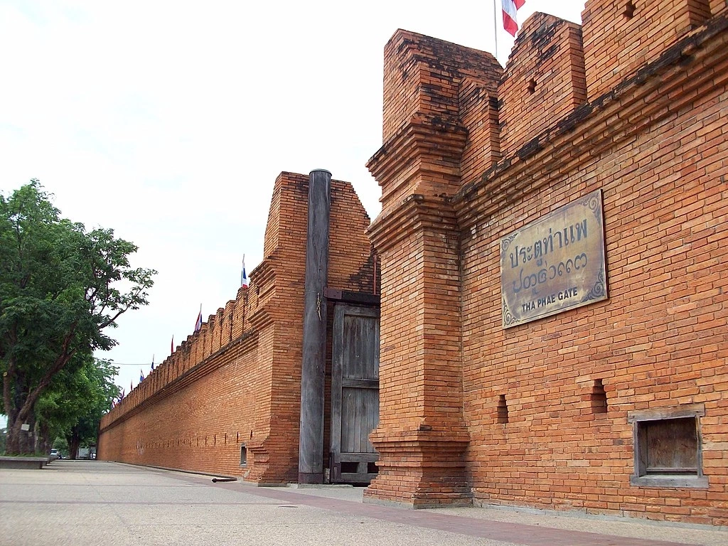 ช็อตฟีลชาวเน็ต เมื่อรู้ "ประตูท่าแพ" ไม่ใช่โบราณสถาน แล้วความจริงเป็นยังไง