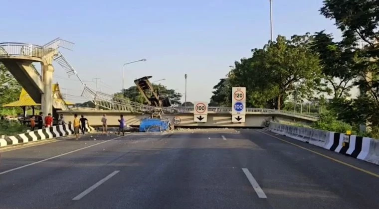 เปิดการจราจรแล้ว "สายเอเชีย" หลังรถบรรทุกพ่วงชนสะพานลอยถล่ม