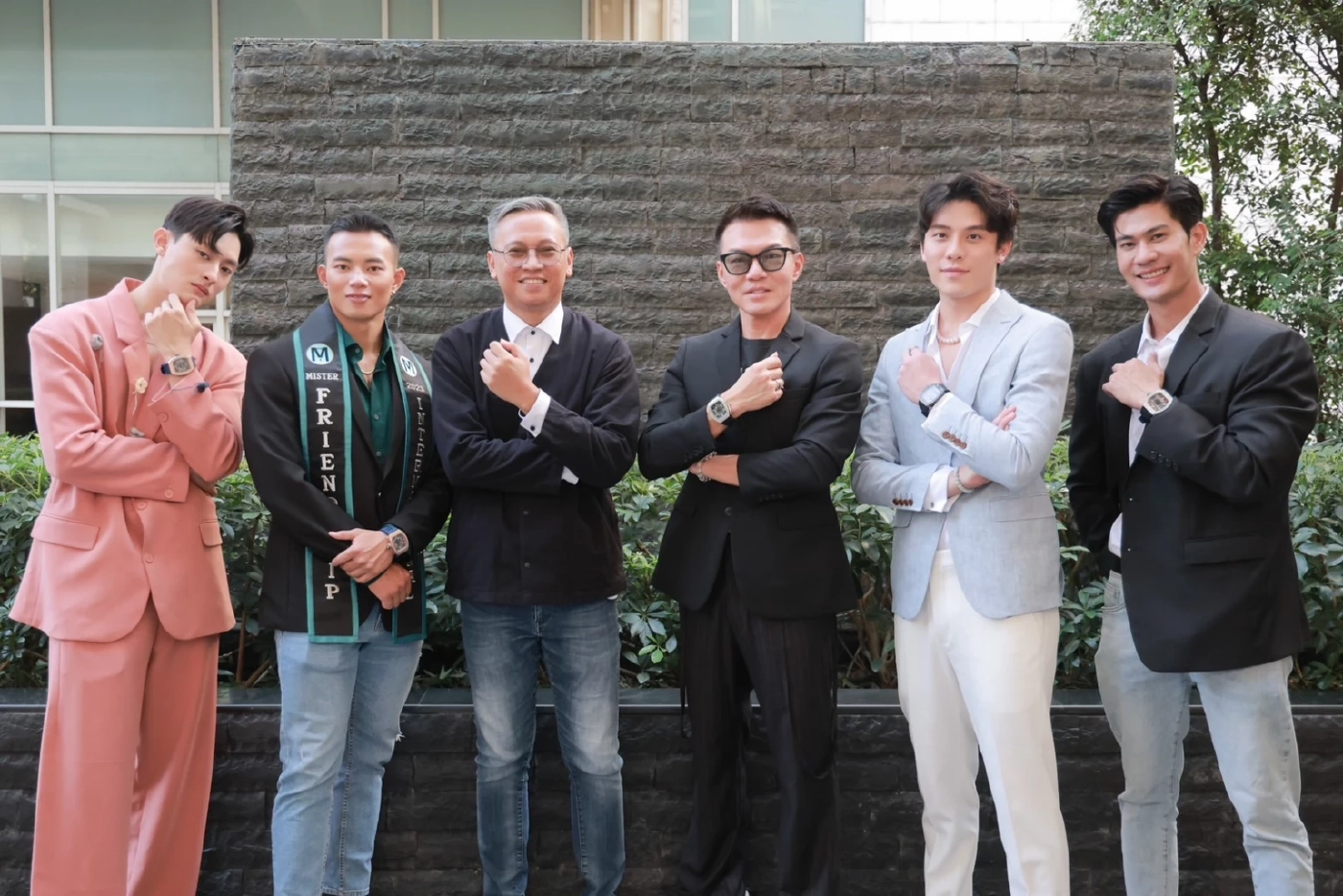 หนุ่มหล่อมิสเตอร์เฟรนชิพฯ ต่อยอดกิจกรรมการกุศล ส่งโอกาสต่อเพื่อการศึกษา