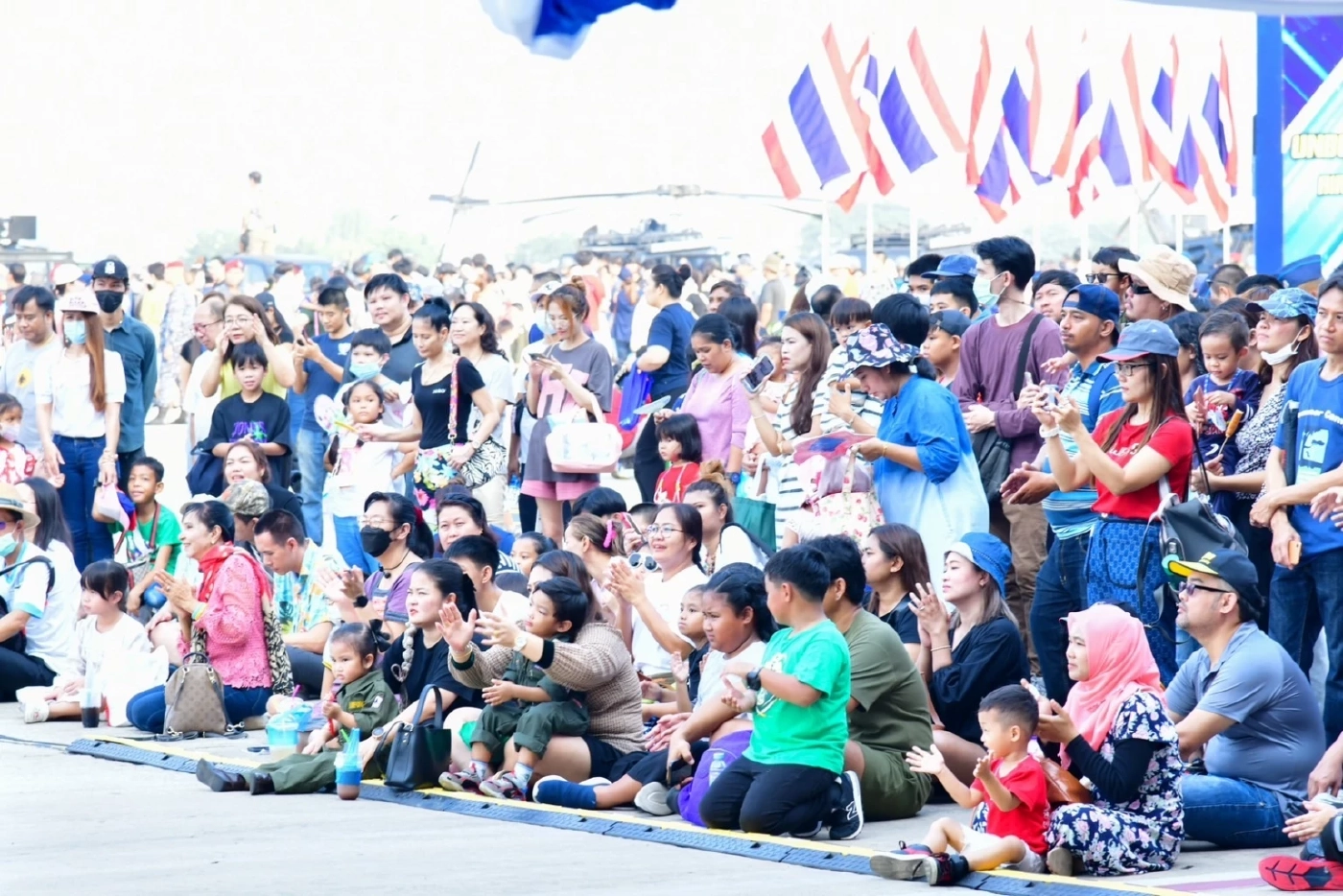 สีสันวันเด็ก! กองทัพ เปิดฐานที่มั่น จัดโชว์ยุทโธปกรณ์ เด็กๆร่วมงานคึกคัก