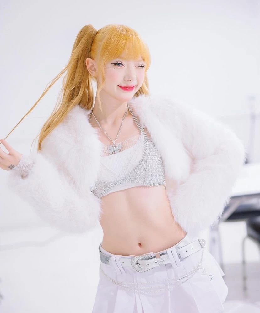 "พลอยชมพู" ปล่อยโฮ วันนี้ที่รอคอยศาลสั่งให้คุ้มครอง ปมถูกค่ายเพลงเก่าฟ้อง