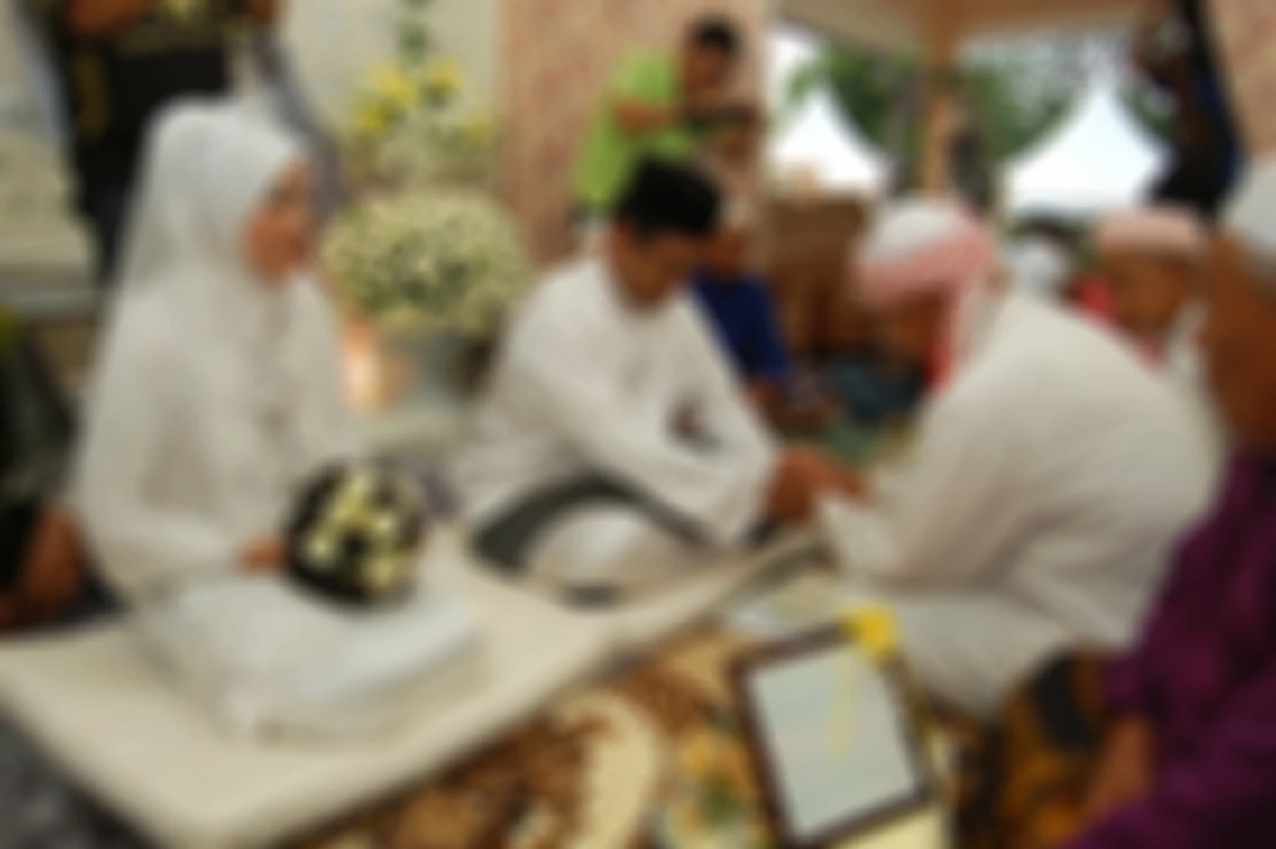 คิดอย่างไร สภ.ยะหา แจ้งเตือนวัยโจ๋ หากจับได้ว่าพลอดรัก จะต้องถูกจับแต่งงาน