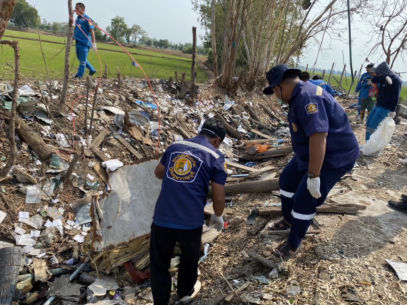 สุดสลด! เก็บซากชิ้นเนื้อเหยื่อพลุระเบิด สุพรรณฯ 10 ถุงปุ๋ย จ่อฌาปนกิจอีกรอบ