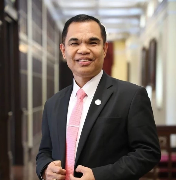 ว่าที่ร้อยตรี ธนุ วงษ์จินดา เลขาธิการคณะกรรมการการศึกษาขั้นพื้นฐาน (เลขาธิการ กพฐ.)