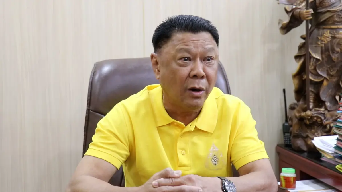 เดือด! ม็อบหาบเร่แผงลอยริมหาดบุกร้องผู้ว่าสั่งยุติขึ้นค่าธรรมเนียม