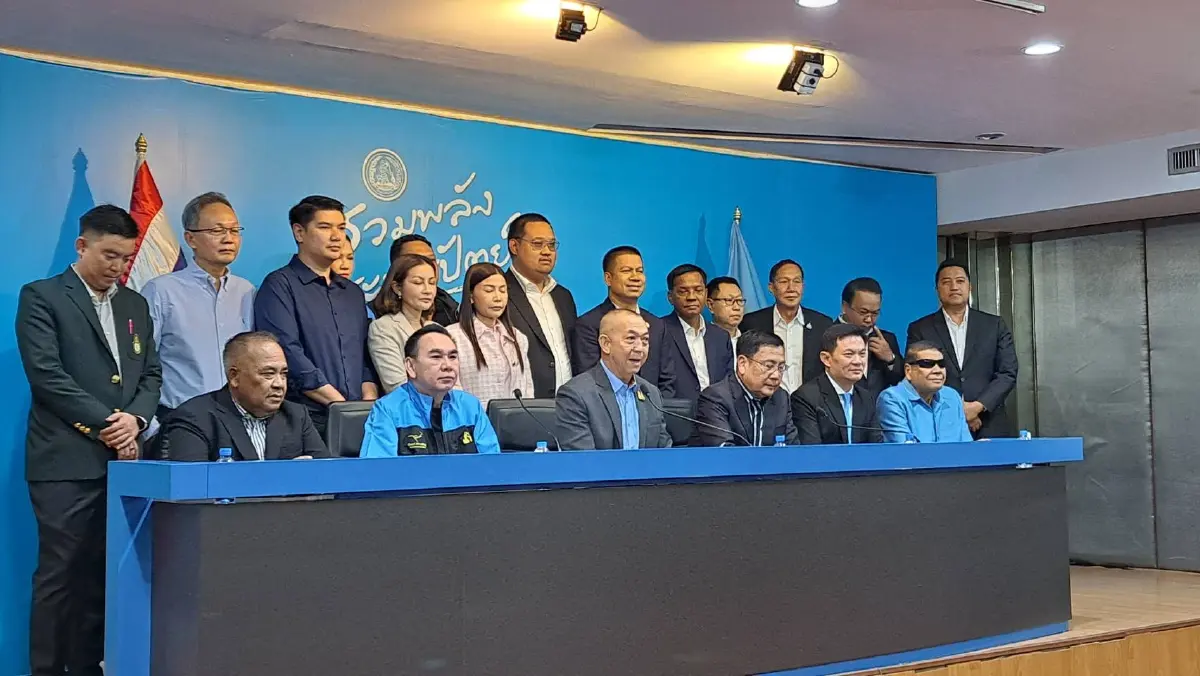 "เฉลิมชัย" แถลงย้ำไม่เกี่ยว "คดีหมูเถื่อน" มองเป็นเกมการเมือง