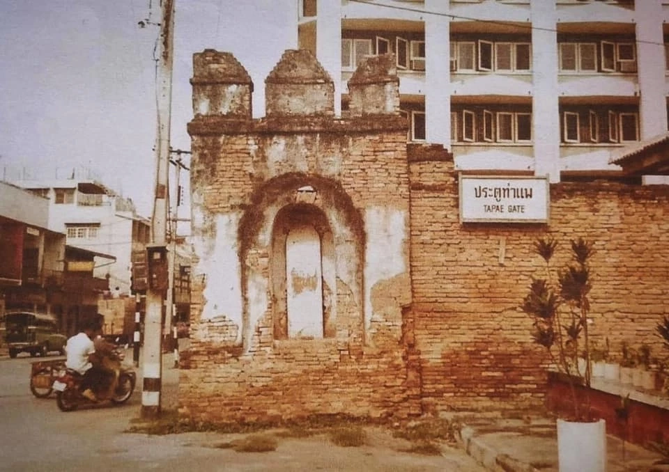 ช็อตฟีลชาวเน็ต เมื่อรู้ "ประตูท่าแพ" ไม่ใช่โบราณสถาน แล้วความจริงเป็นยังไง