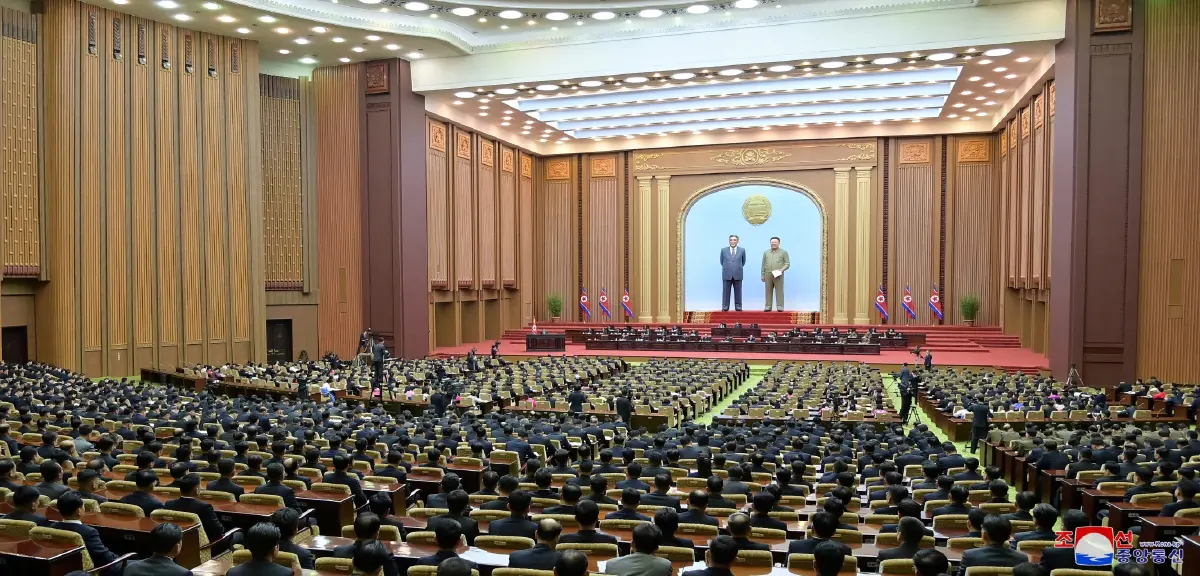 "คิม จองอึน" กำหนดเกาหลีใต้เป็น "ศัตรูหลัก" ในรัฐธรรมนูญ