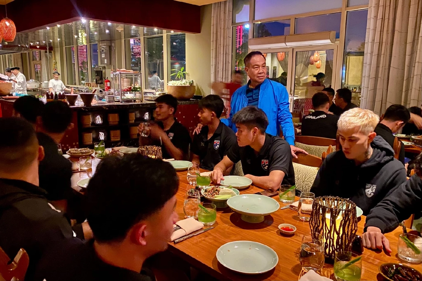 "ทีมชาติไทย" ซ้อมเข้มก่อนดวล คีร์กีซสถาน "สมยศ" บุกกาตาร์ร่วมให้กำลังใจ