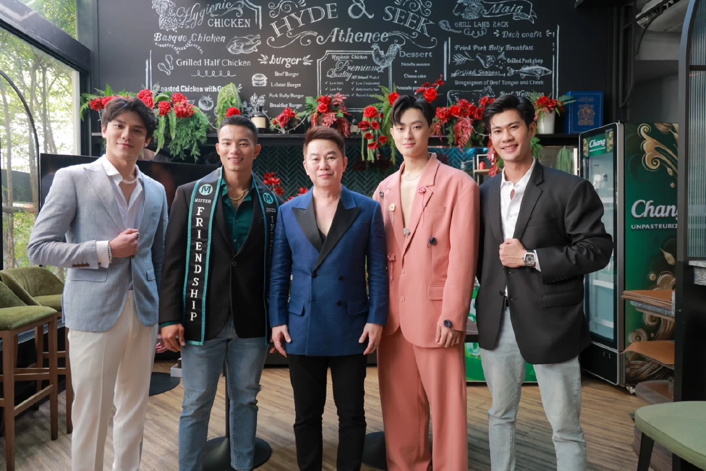 หนุ่มหล่อมิสเตอร์เฟรนชิพฯ ต่อยอดกิจกรรมการกุศล ส่งโอกาสต่อเพื่อการศึกษา