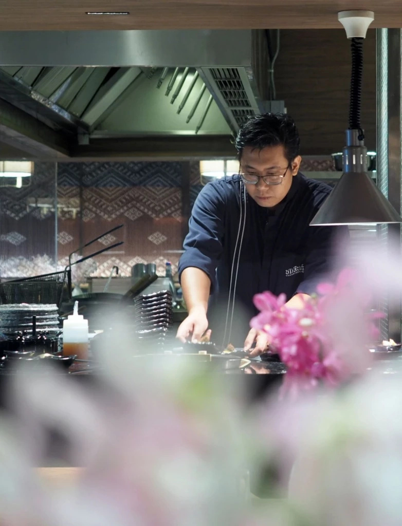 เชฟประวีณ ดีลี Head Chef ประจำห้องอาหารชมสินธุ์